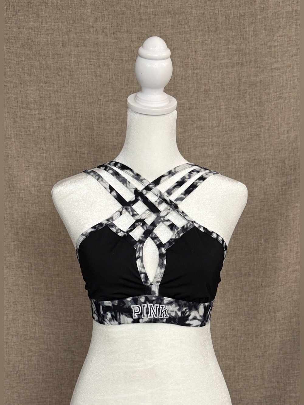 PINK Victoria's Secret Ultimate Lightly Lined Sports Bra